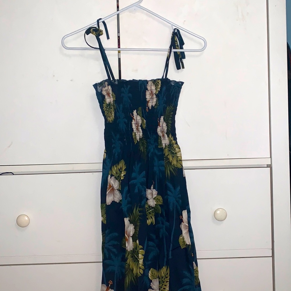 blue green and white Hawaiian dress